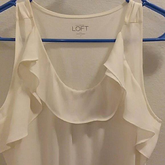 Beautiful LOFT Shell - Picture 2 of 4